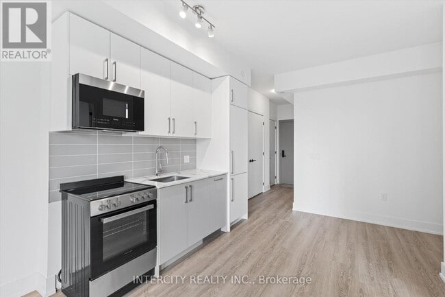 Building Photo - 2075-2075 King Rd