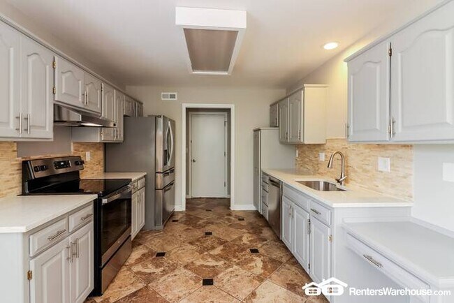 Foto del edificio - 4 Bed 3 Bath in Independence! Available NOW!!