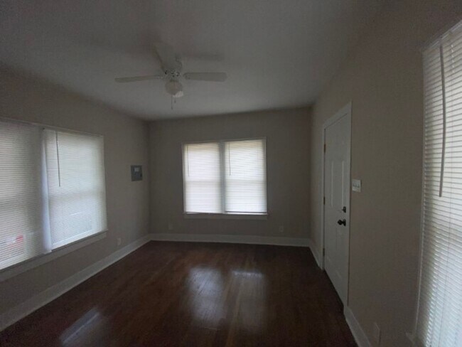 Photo - E Commerce Apartment