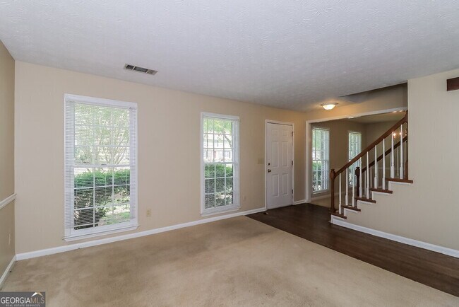 Building Photo - 2885 Summit View Ct