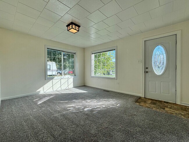Foto del edificio - 5203 N Evergreen Rd