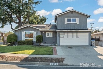 Building Photo - 2435 Denevi Dr
