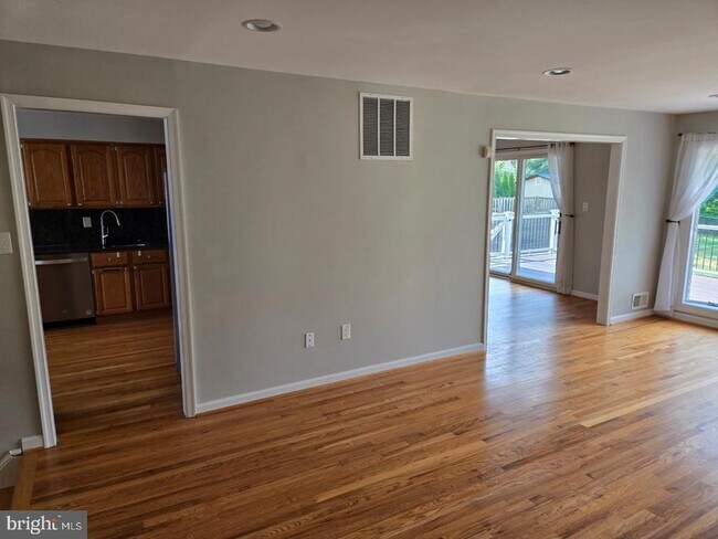 Building Photo - 1208 Forestwood Dr