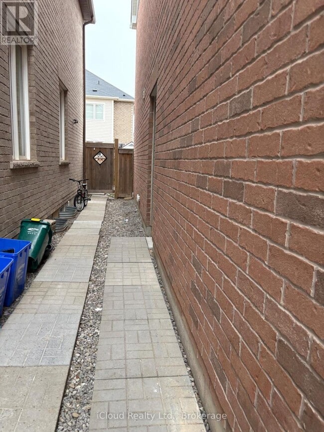 Building Photo - 454 Grey Lndg