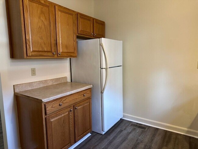 Building Photo - 3 Bedroom 1 Bathroom Harrisburg School Dis...