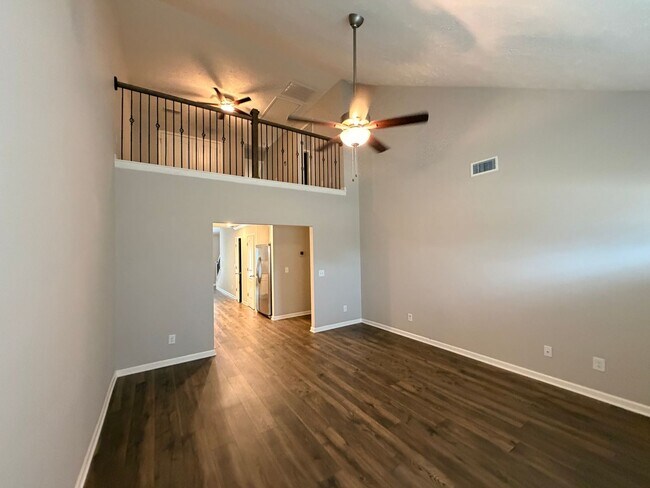 Foto del edificio - Gorgeous 2 BR 2.5 Bath End Unit Townhome - Available Now in Murfreesboro!