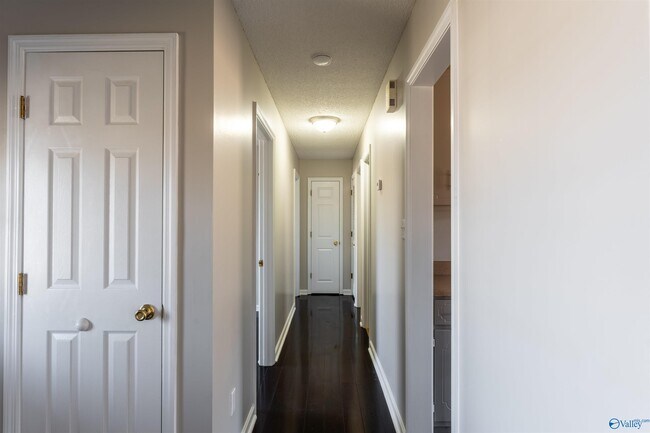 Building Photo - 107 Bridgestone Dr NE