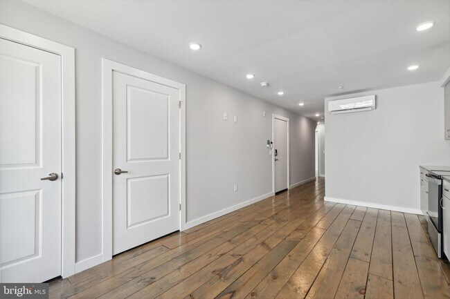 Building Photo - 1534 W Stiles St