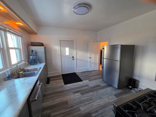 Cocina - 302 2nd Ave NE