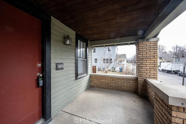 Building Photo - Charming 1-Bedroom Duplex in Indianapolis with Spacious Layout and Convenient Location