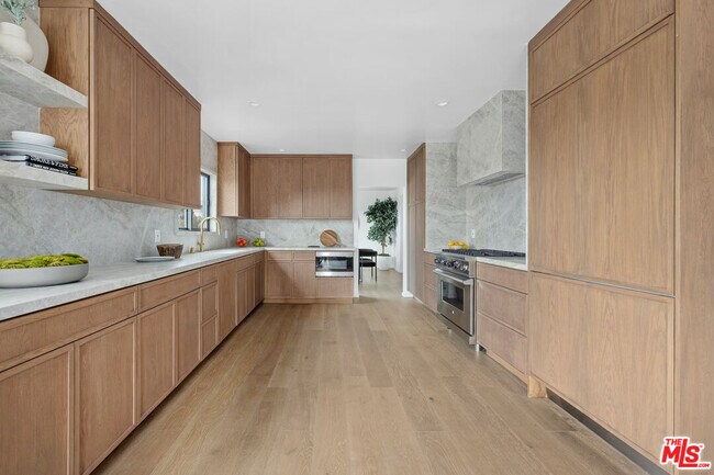 Foto del edificio - 8620 Skyline Dr