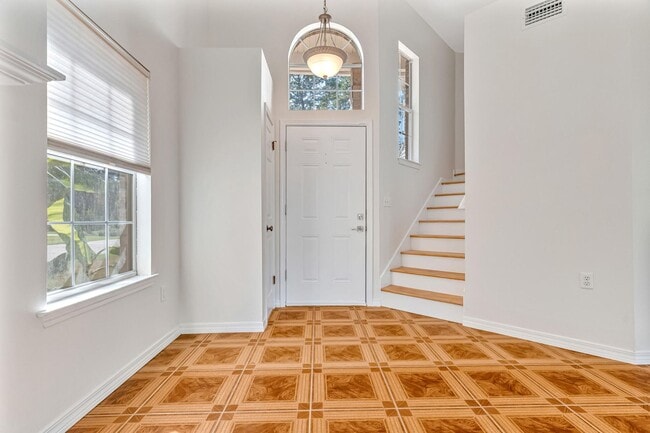 Building Photo - 3 Bedroom in Bluewater Bay!