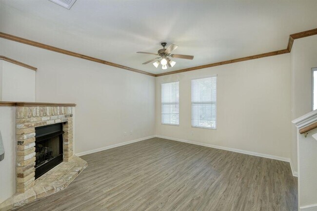 Building Photo - 2215 Dry Creek Dr