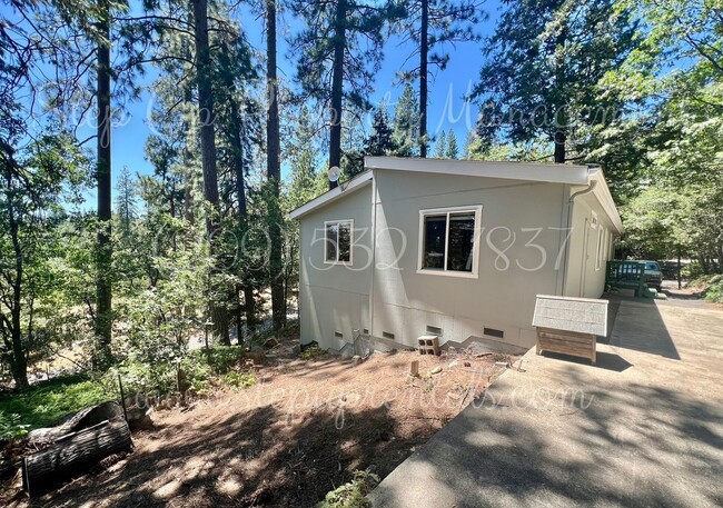 Building Photo - Modern Mountain Living: 3-Bedroom Home wit...