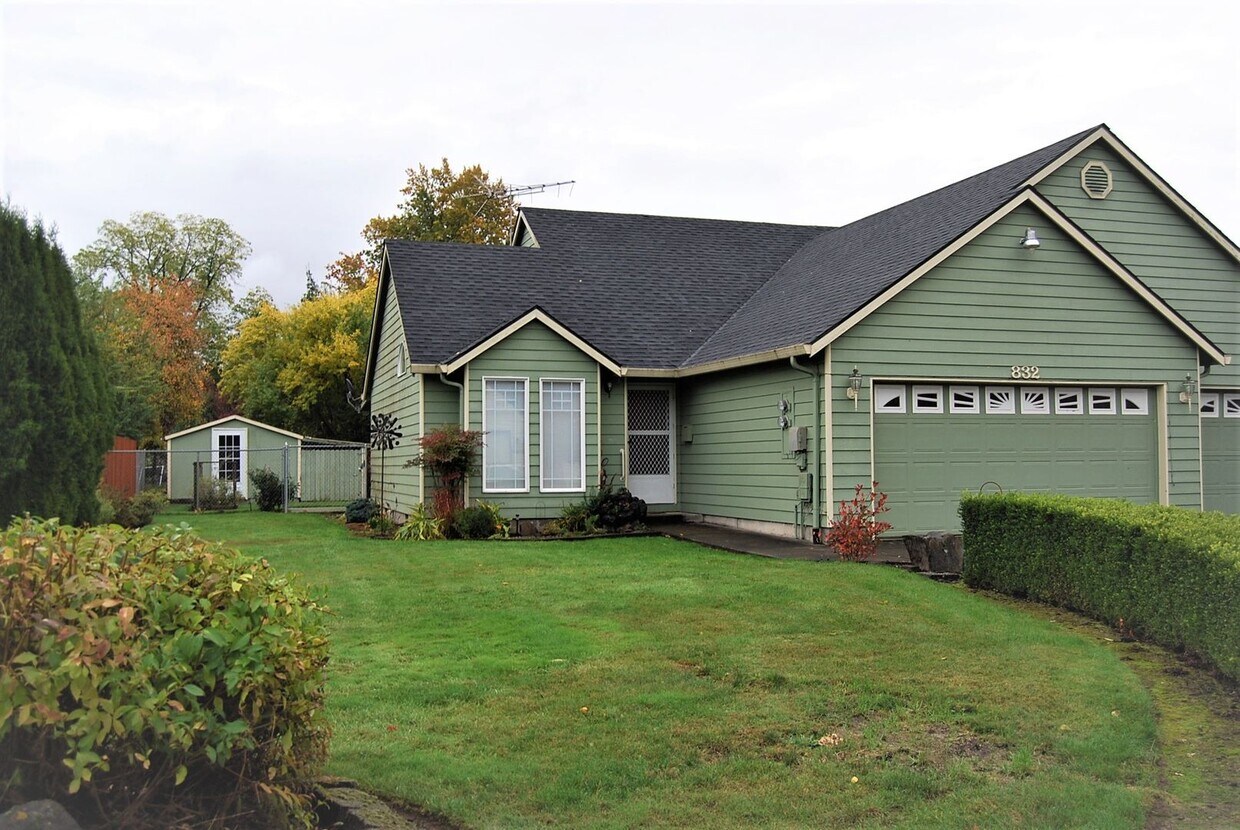 Primary Photo - Well maintained 2Bd/2Ba Single Story Duple...