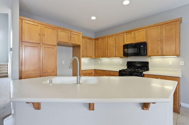 Foto del edificio - 353 Rosebriar Pl