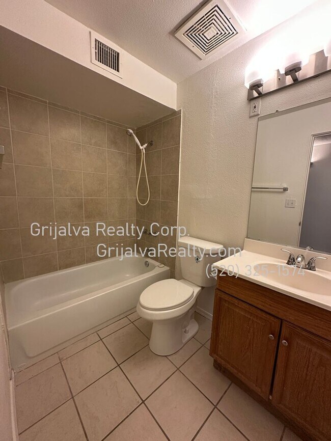 Building Photo - 6850 E Lurlene Dr