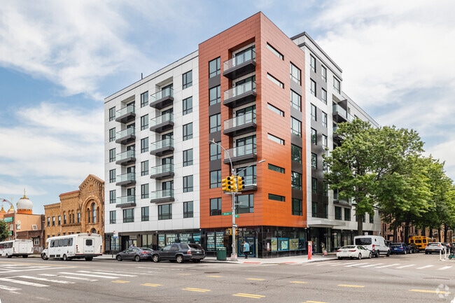 Foto principal - 15002 Hillside Ave