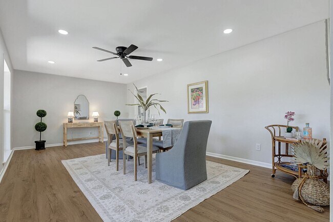 Building Photo - Pre-Leasing for July 2025! - Fully Remodel...