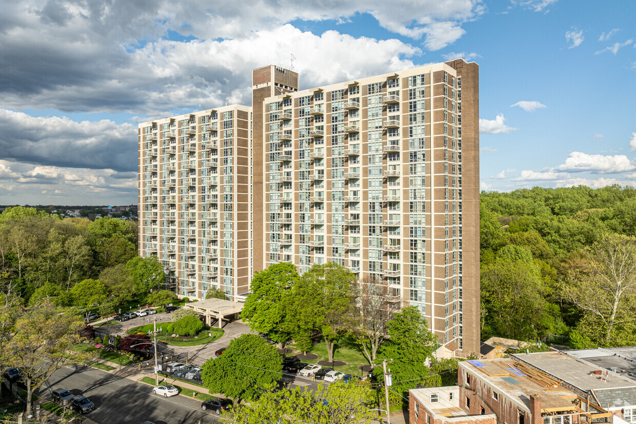 Primary Photo - River Park House