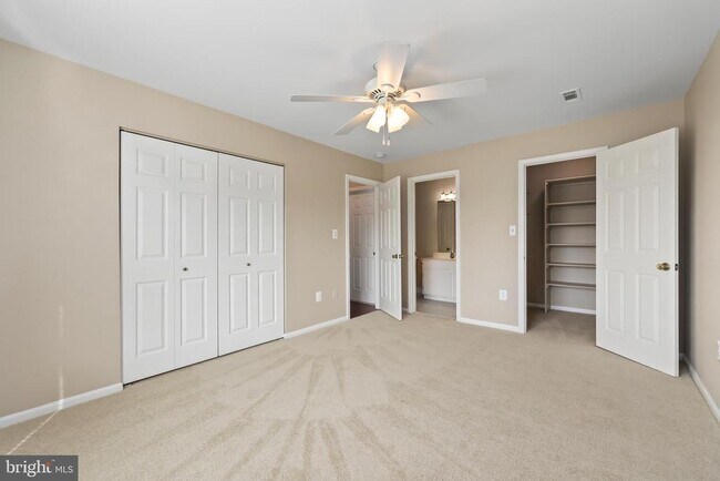 Foto del edificio - 8374 Buttress Ln