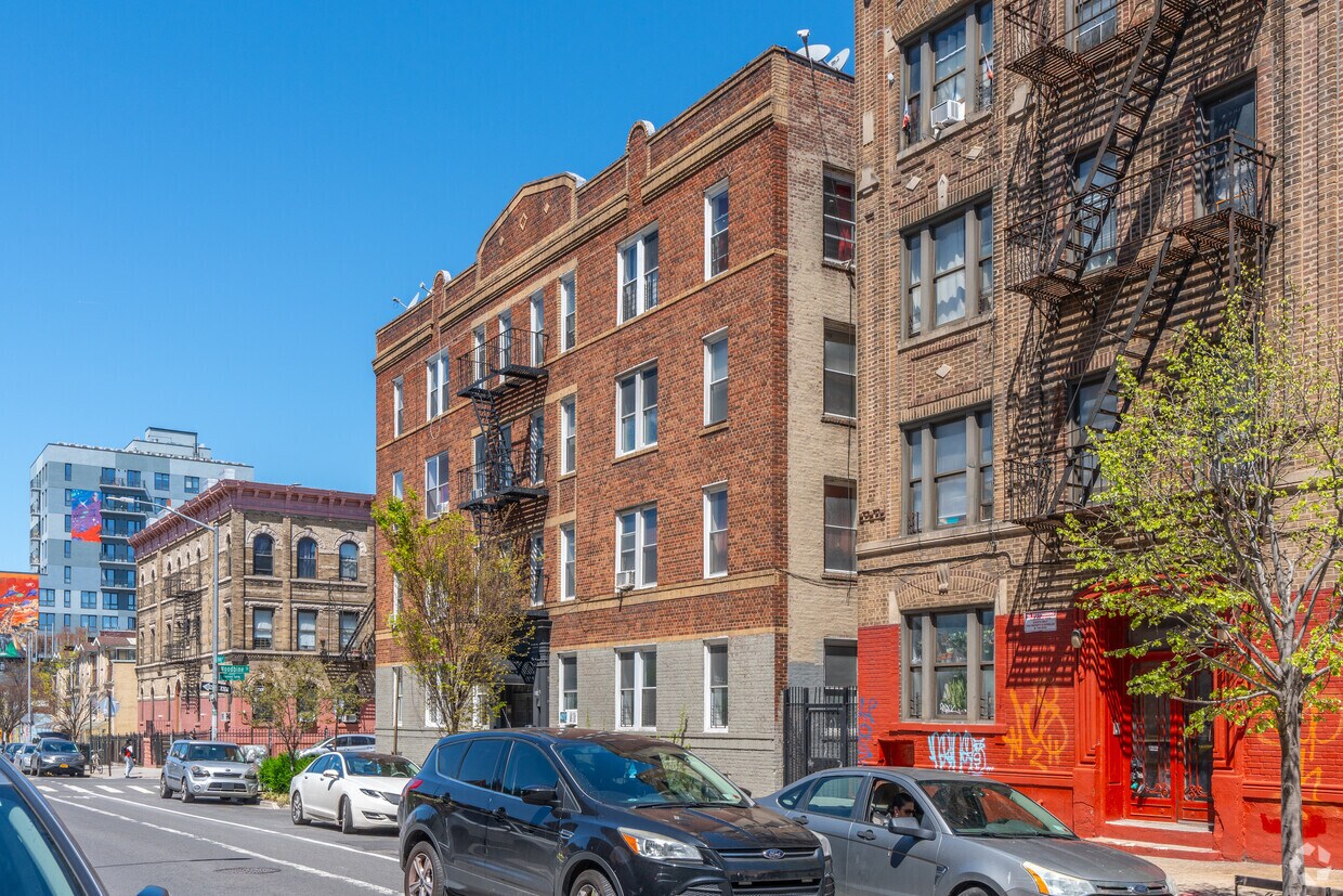 Foto del edificio - 371 Irving Ave