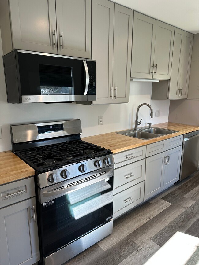 Foto del edificio - 414 Maple Dr