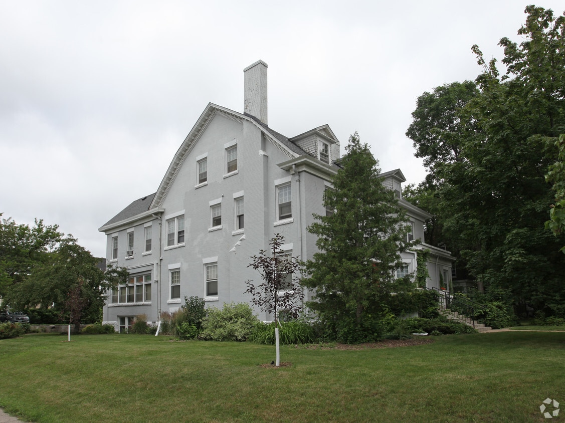 Primary Photo - 2118 Pillsbury Ave S