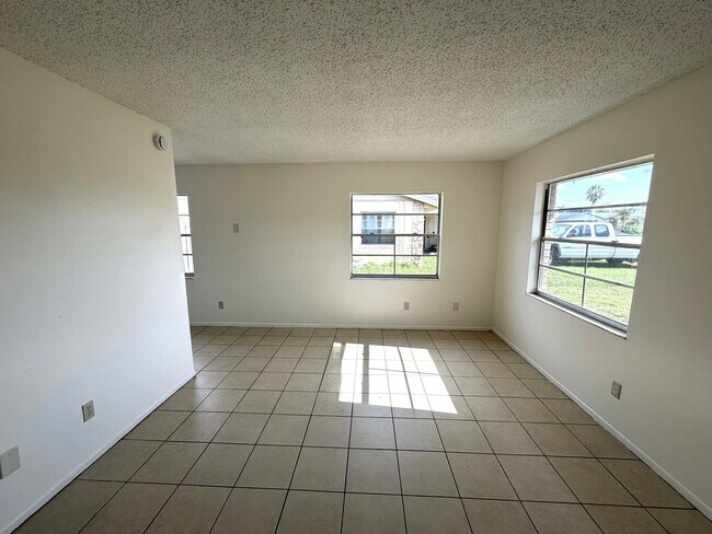 Foto del edificio - 4026-4028 61st Street West