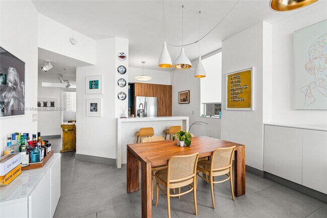 Foto del edificio - 725 NE 22nd St