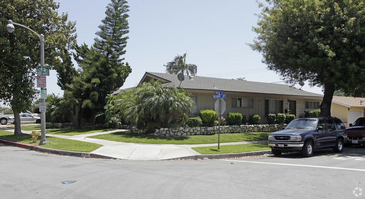 Primary Photo - 1330-1332 E Wilshire Ave