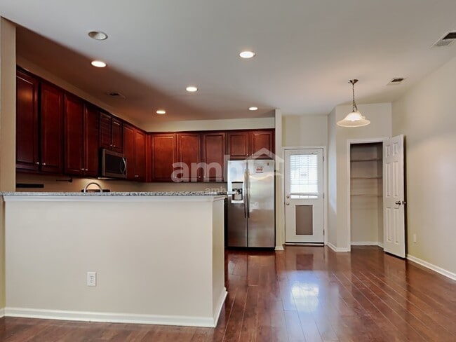 Building Photo - 202 Short Woods Ct