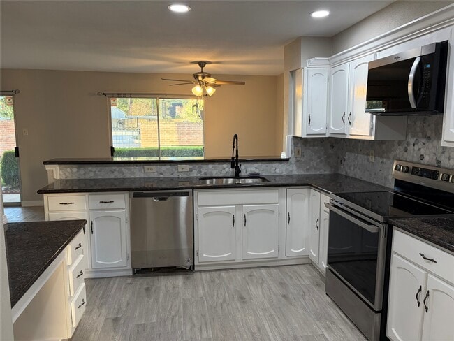 Building Photo - 14555 Wunderlich Dr