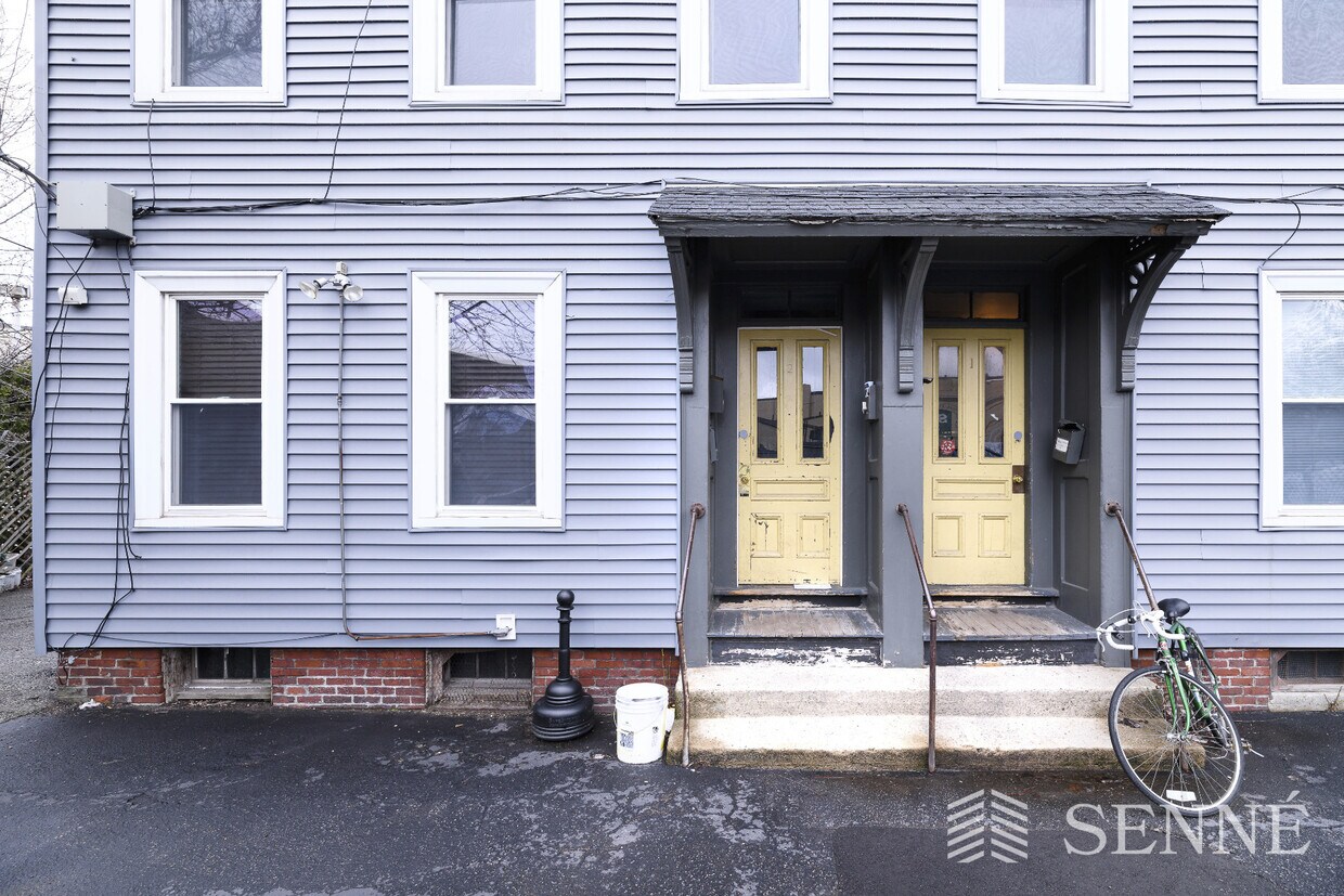 Primary Photo - 1 Hampshire Ct