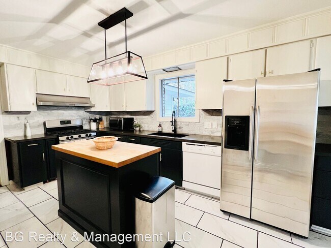 Foto del edificio - 3 br, 2 bath House - 325 Oak Street