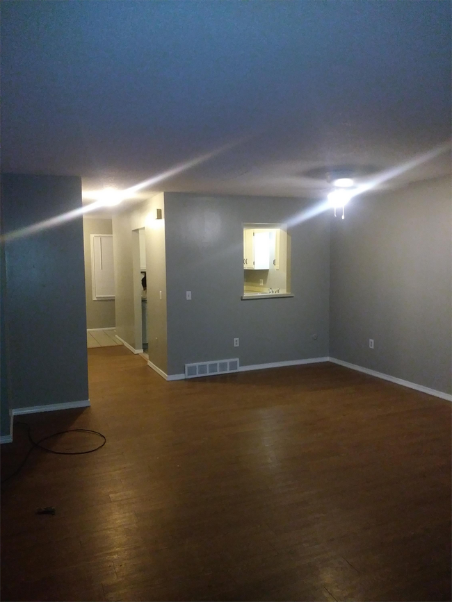 Building Photo - 5833 Ryewyck Dr