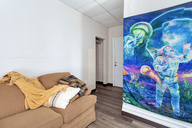 Foto del edificio - 385 Forest Ave