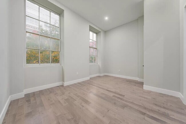 Building Photo - 20 Saint Marks Place