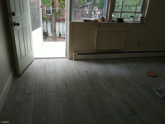 Foto del edificio - 1 br, 1 bath Apartment - 11112 Corona Ave