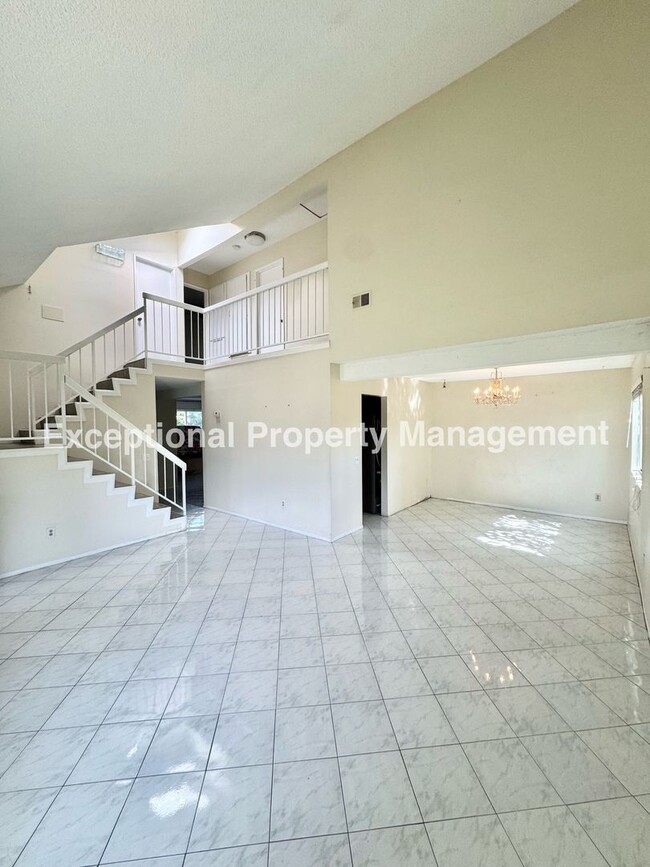 Foto del edificio - 3 bed 3 bath home in N. Fontana