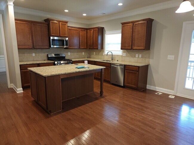 Building Photo - 4655 Idlewood Dr