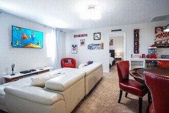 Building Photo - 1307 Divot Way