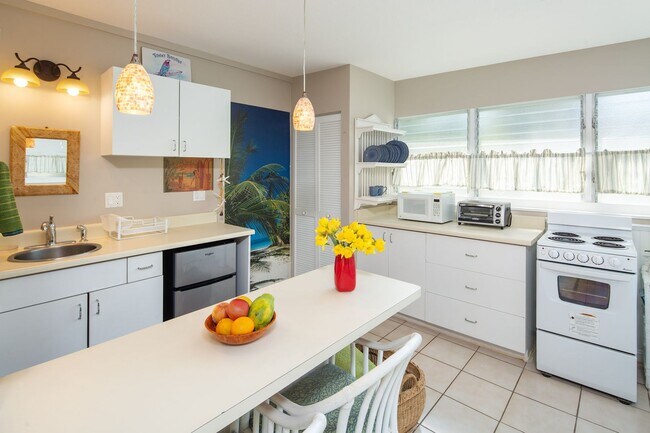 Foto del edificio - Fully furnished beach-side studio includes...