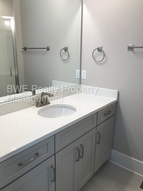 Foto del edificio - 835 Gale Ln