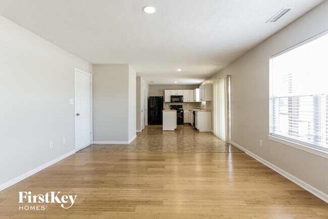 Building Photo - 8588 N Springview Dr