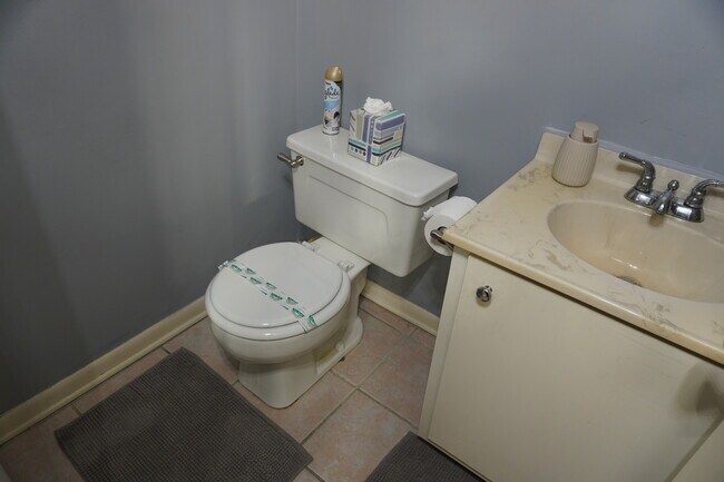 Building Photo - 5 Castlebar Ct