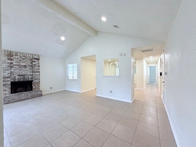 Foto del edificio - 5711 Longforest Dr