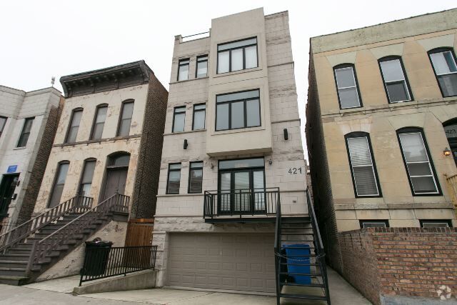Building Photo - 421 W Armitage Ave
