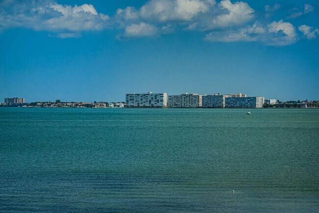 Foto del edificio - 5151 Isla Key Blvd S