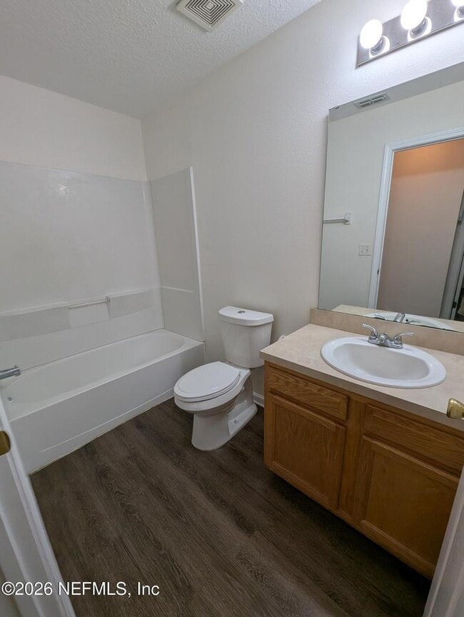 Foto del edificio - 8173 Woods Ave